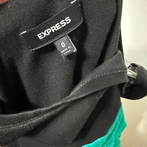 Sleeveless color block dress - Picture 2 of 2